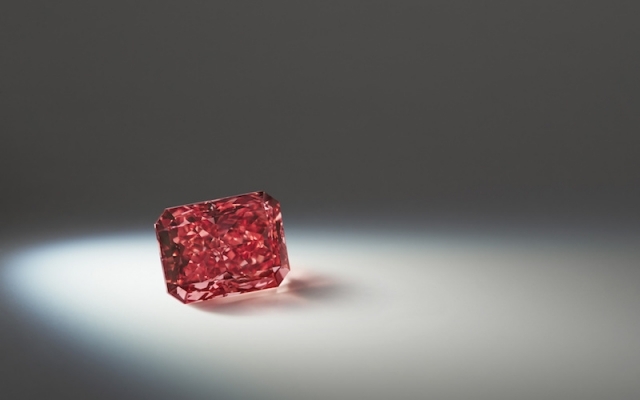 Необычный красный бриллиант, добытый  Rio Tinto