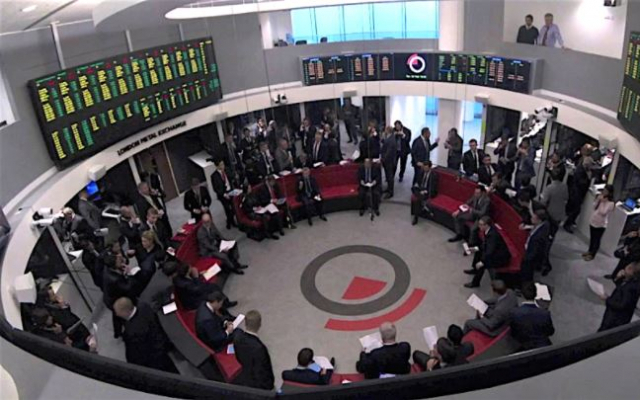 протест на Лондонской бирже металлов